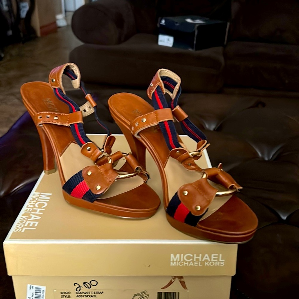Michael Kors T-strap used size 7M in great condition